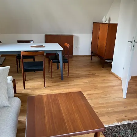 Schoenes Single Dachgeschoss-apartment Mit Mainblick Apartment *