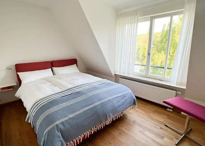 Schoenes Single Dachgeschoss-apartment Mit Mainblick
